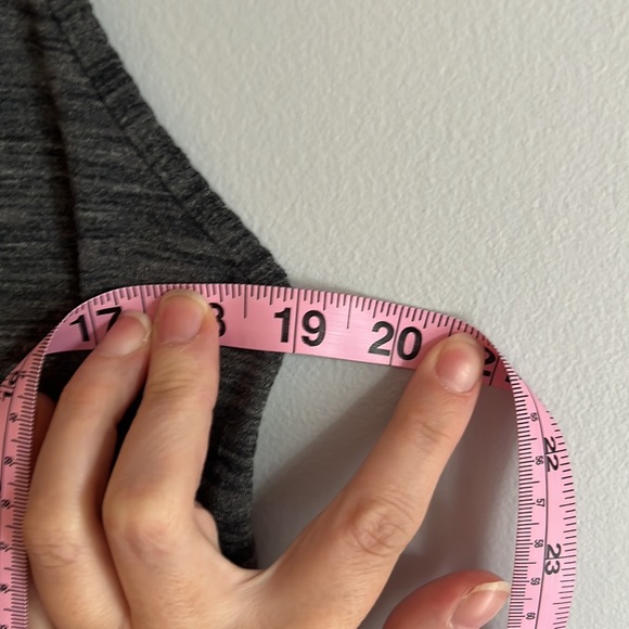 Lululemon grey tank size L - Picture 4 of 5